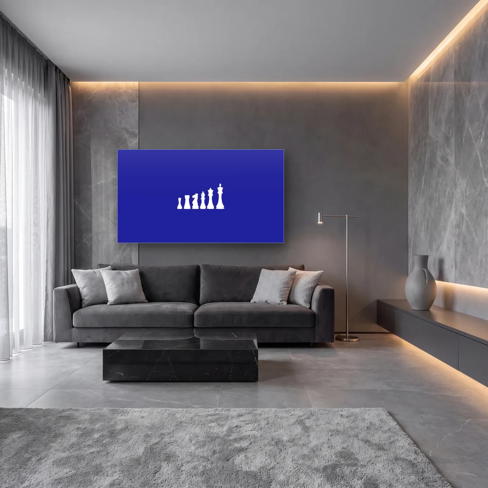 Minimal Satranç Taşları cam tablo — lüks salon duvarında