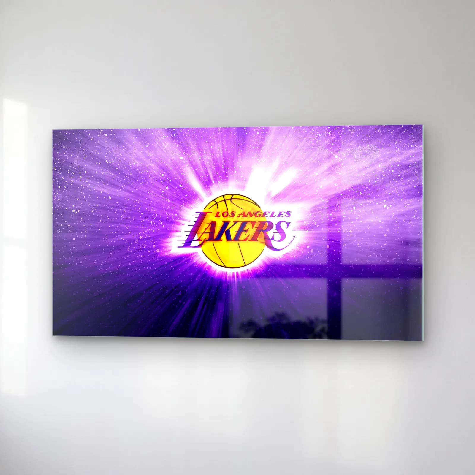 Lakers Logo Mor Işık cam tablo — sağ açıdan görünüm