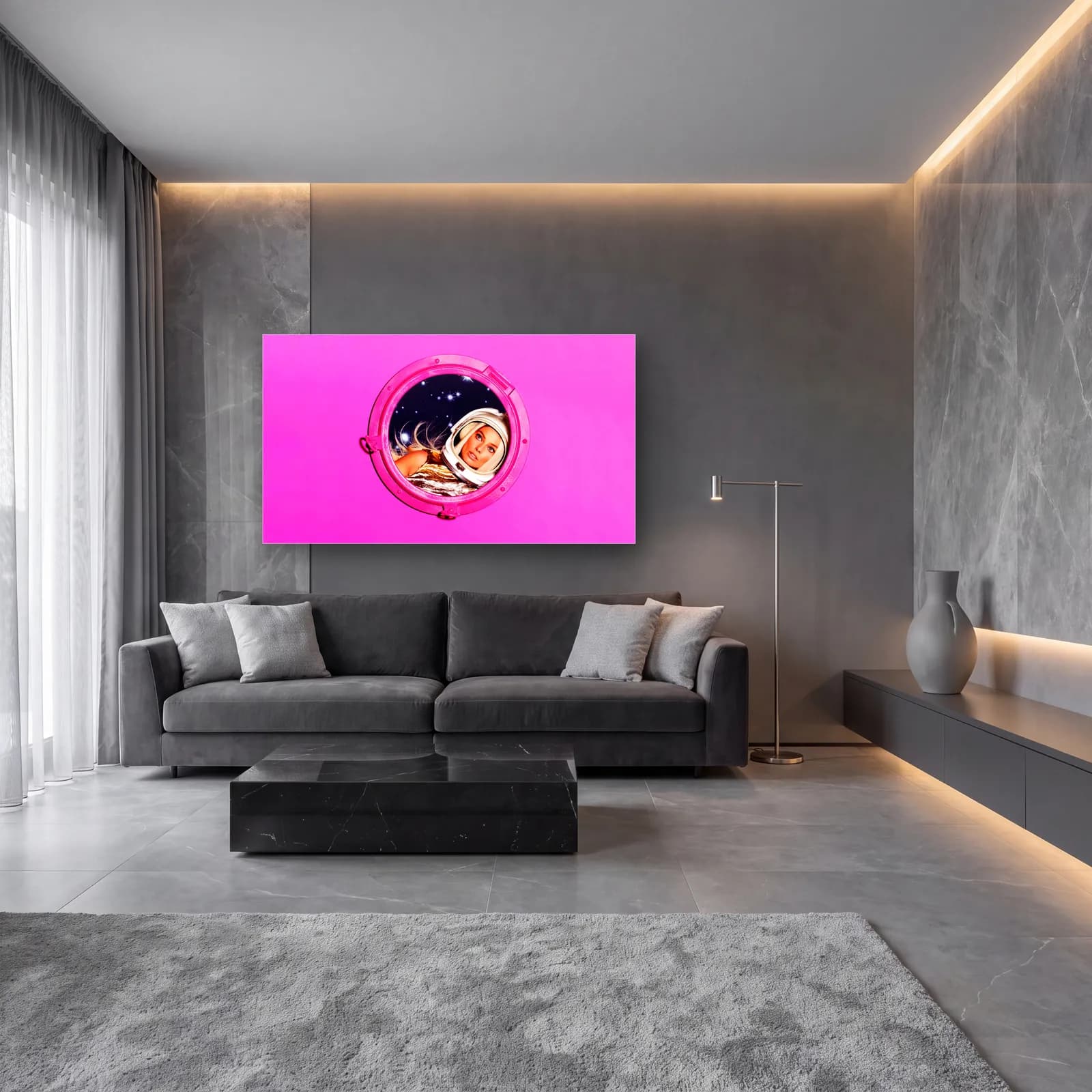 Pembe Lombozda Astronot Kadın cam tablo — lüks salon duvarında