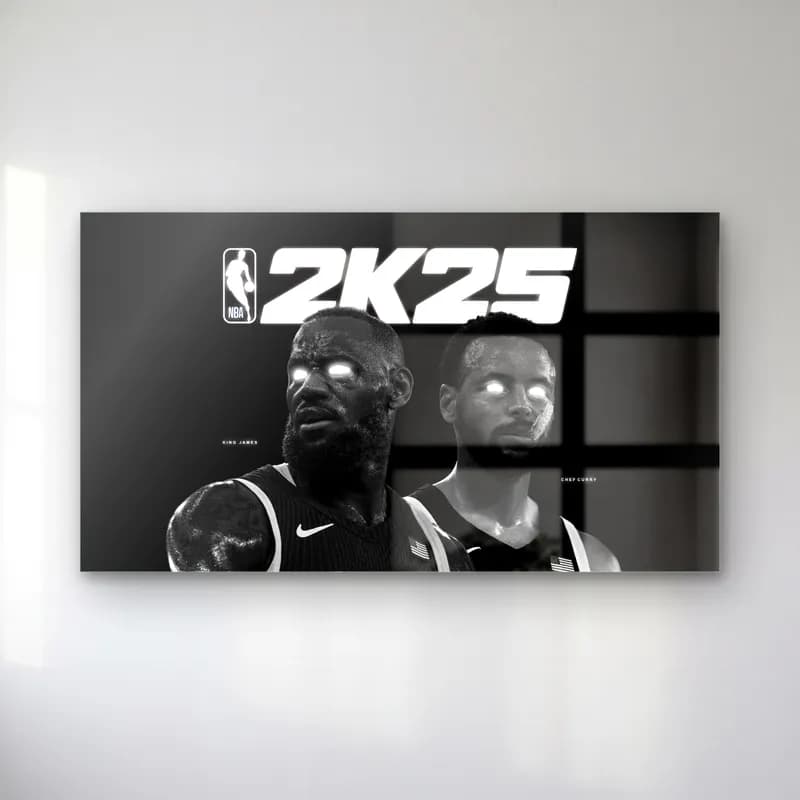 NBA 2K25 Siyah Beyaz Kapak cam tablo — Siyah beyaz 2K25 yazısı altında gözleri beyaz parlayan iki basketbolcu portresi