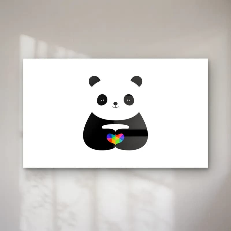 Gökkuşağı Kalpli Panda cam tablo — Beyaz arka planda kollarında gökkuşağı renkli kalp tutan minimal panda