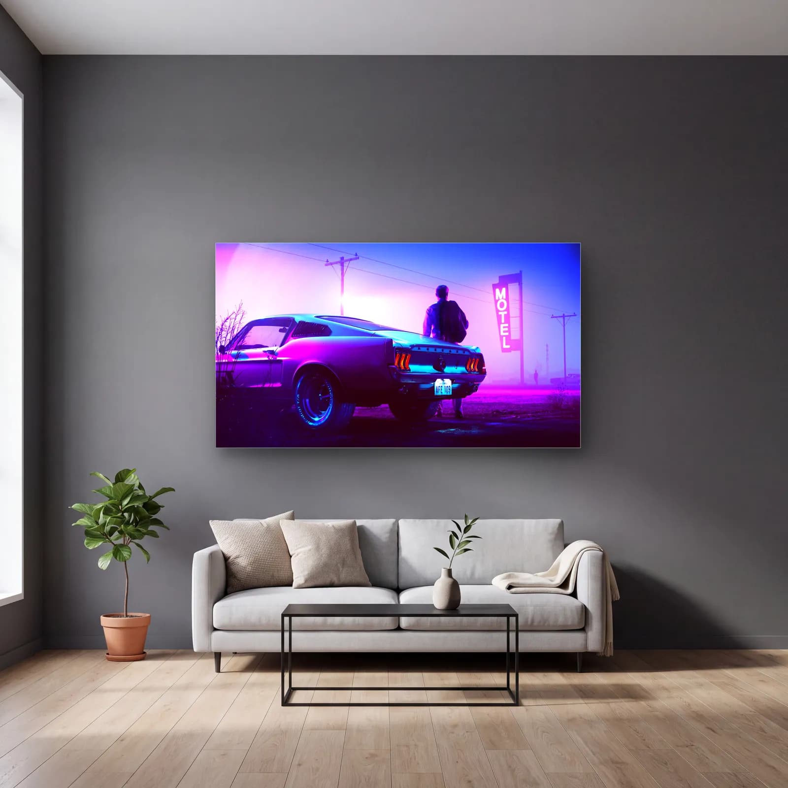 Neon Motel Klasik Mustang cam tablo — gri duvarlı salonda