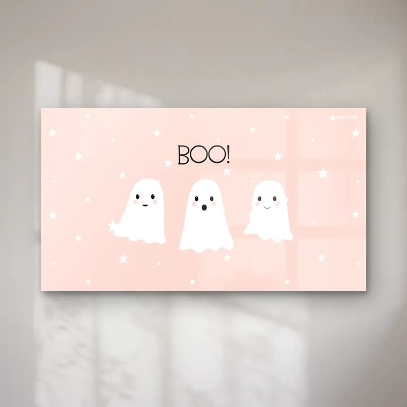 Boo Sevimli Hayaletler cam tablo — Pastel pembe yıldızlı arka planda Boo yazısı ve üç küçük beyaz hayalet