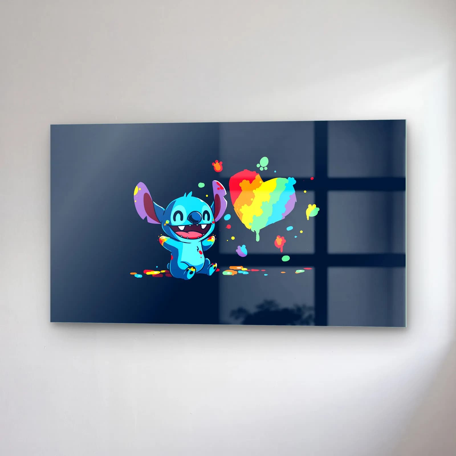 Gökkuşağı Kalpli Stitch cam tablo — sağ açıdan görünüm