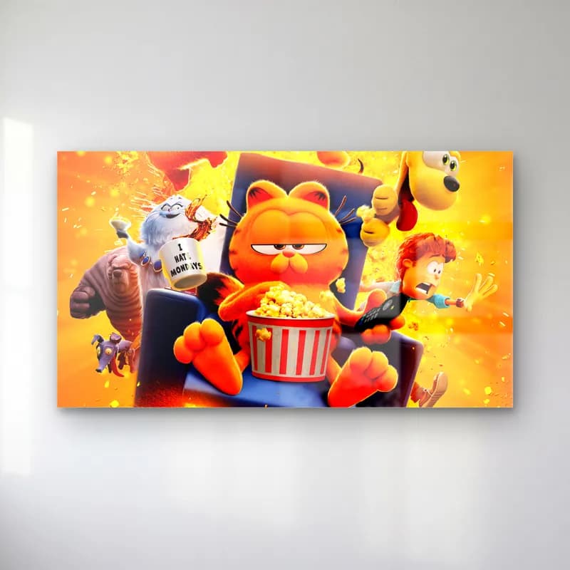 Patlamış Mısırlı Garfield cam tablo — Turuncu arka planda koltukta patlamış mısır kovası tutan Garfield ve arkadaşları