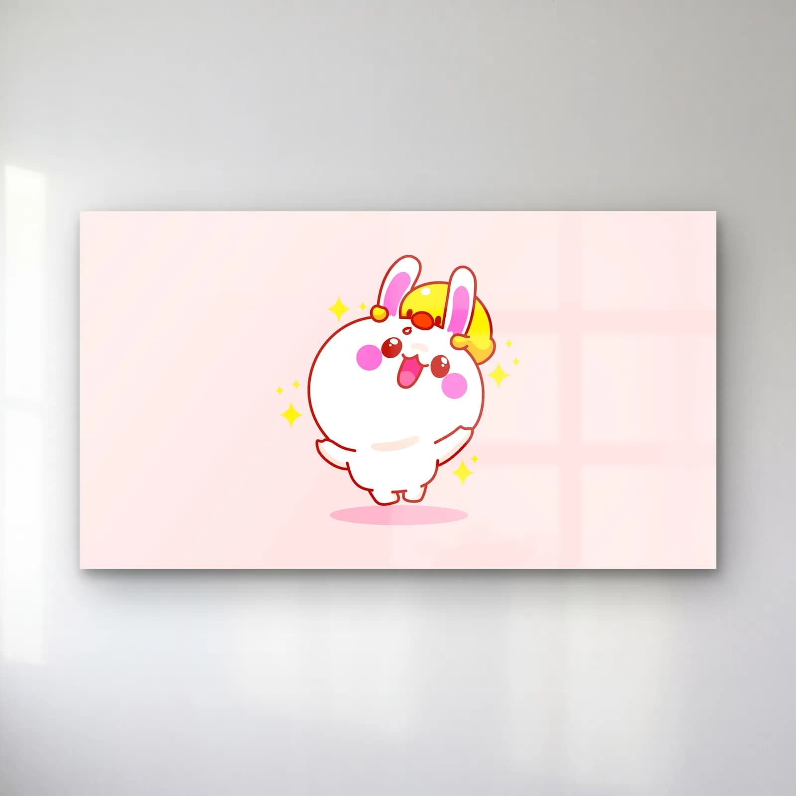 Kawaii Beyaz Tavşan cam tablo — Pastel pembe arka planda sarı yıldızlar arasında gülen beyaz tavşan