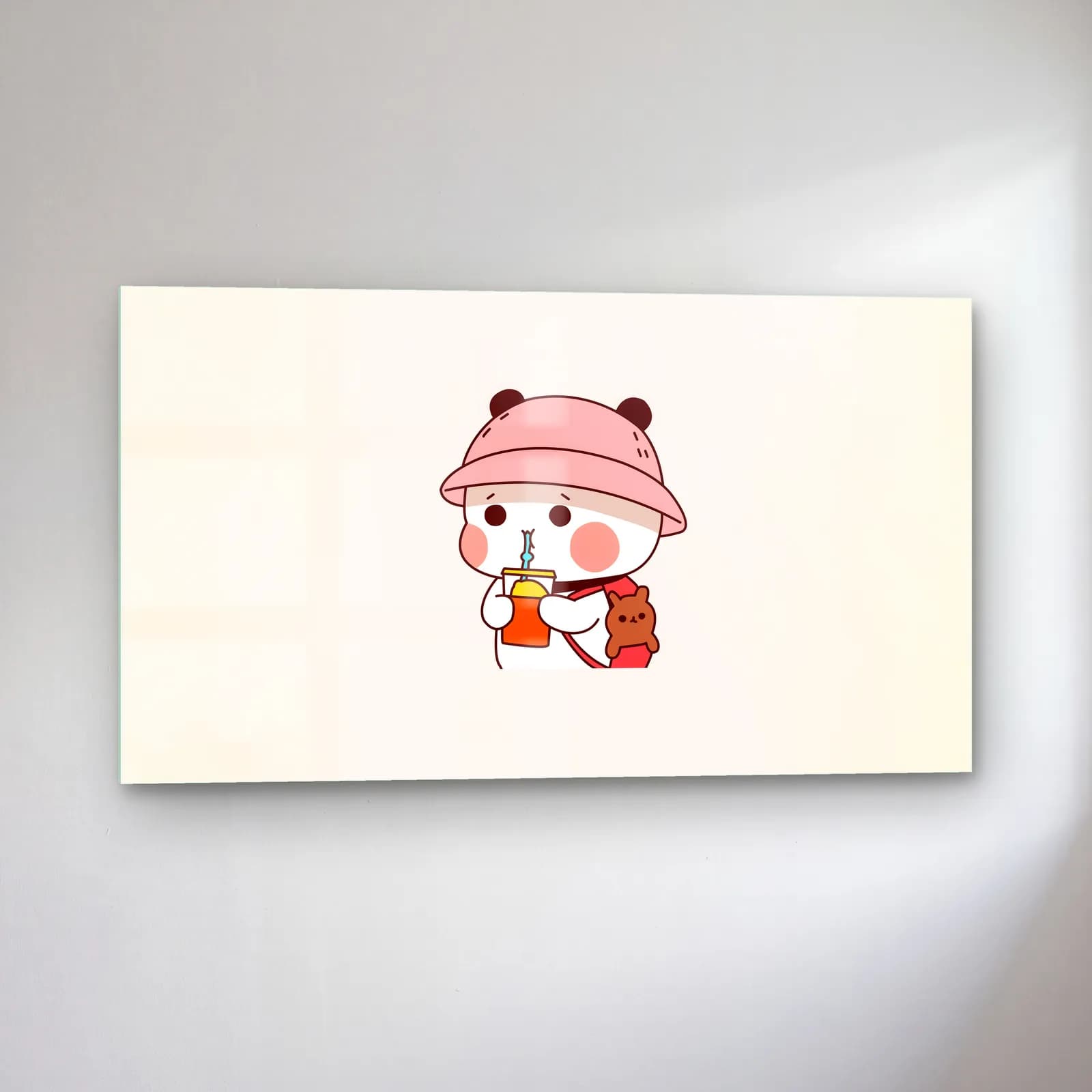Şapkalı İçecekli Panda cam tablo — sol açıdan görünüm