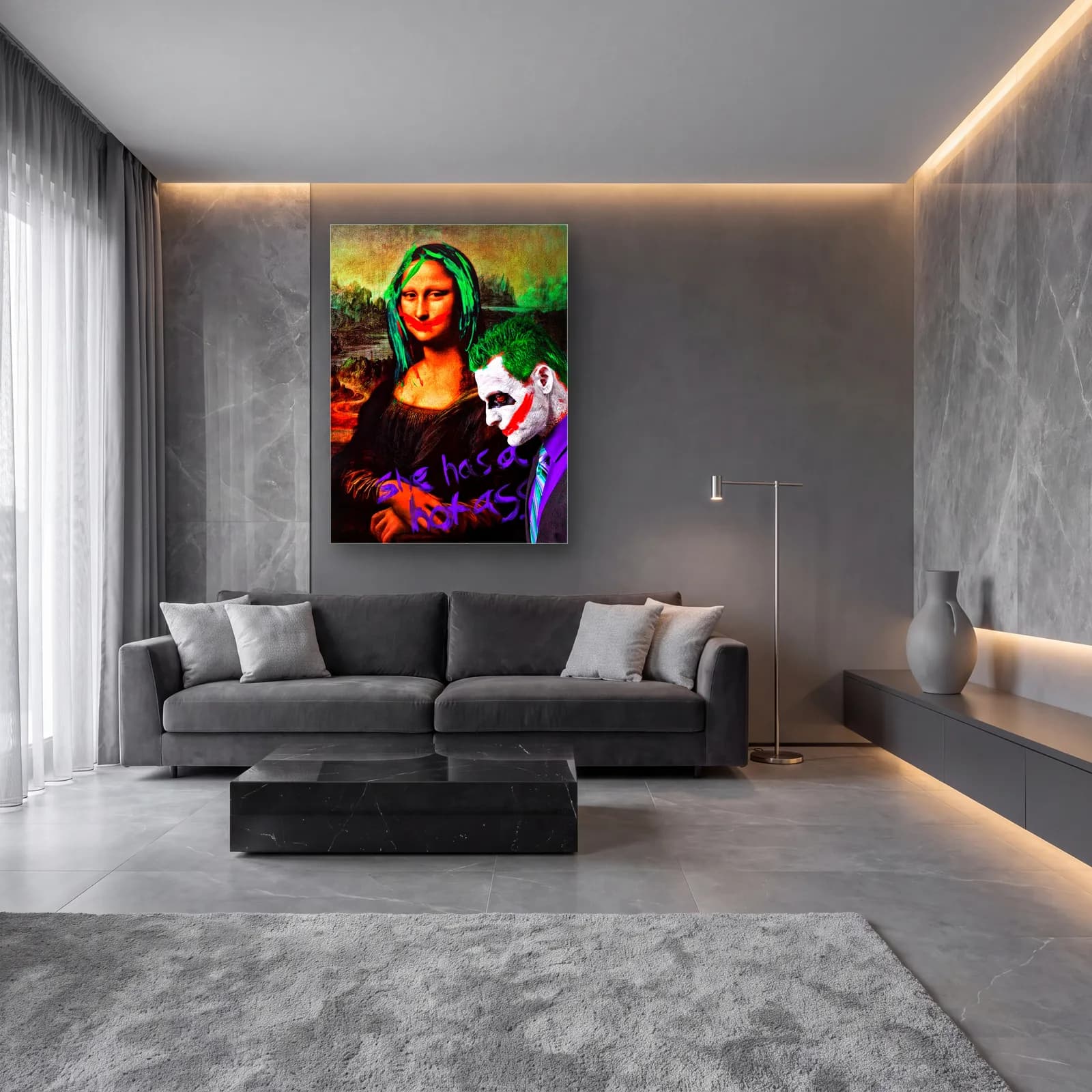 Mona Lisa ve Joker cam tablo — lüks salon duvarında