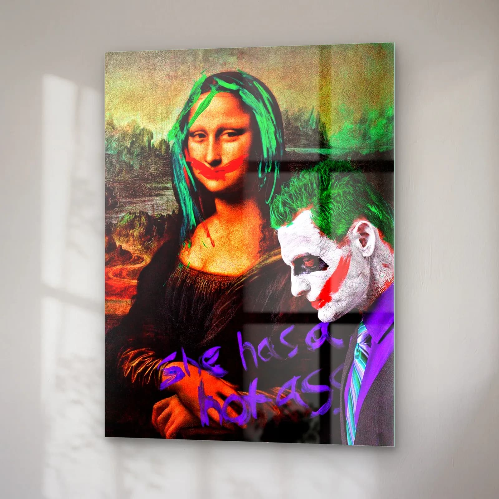 Mona Lisa ve Joker cam tablo — sağ açıdan görünüm