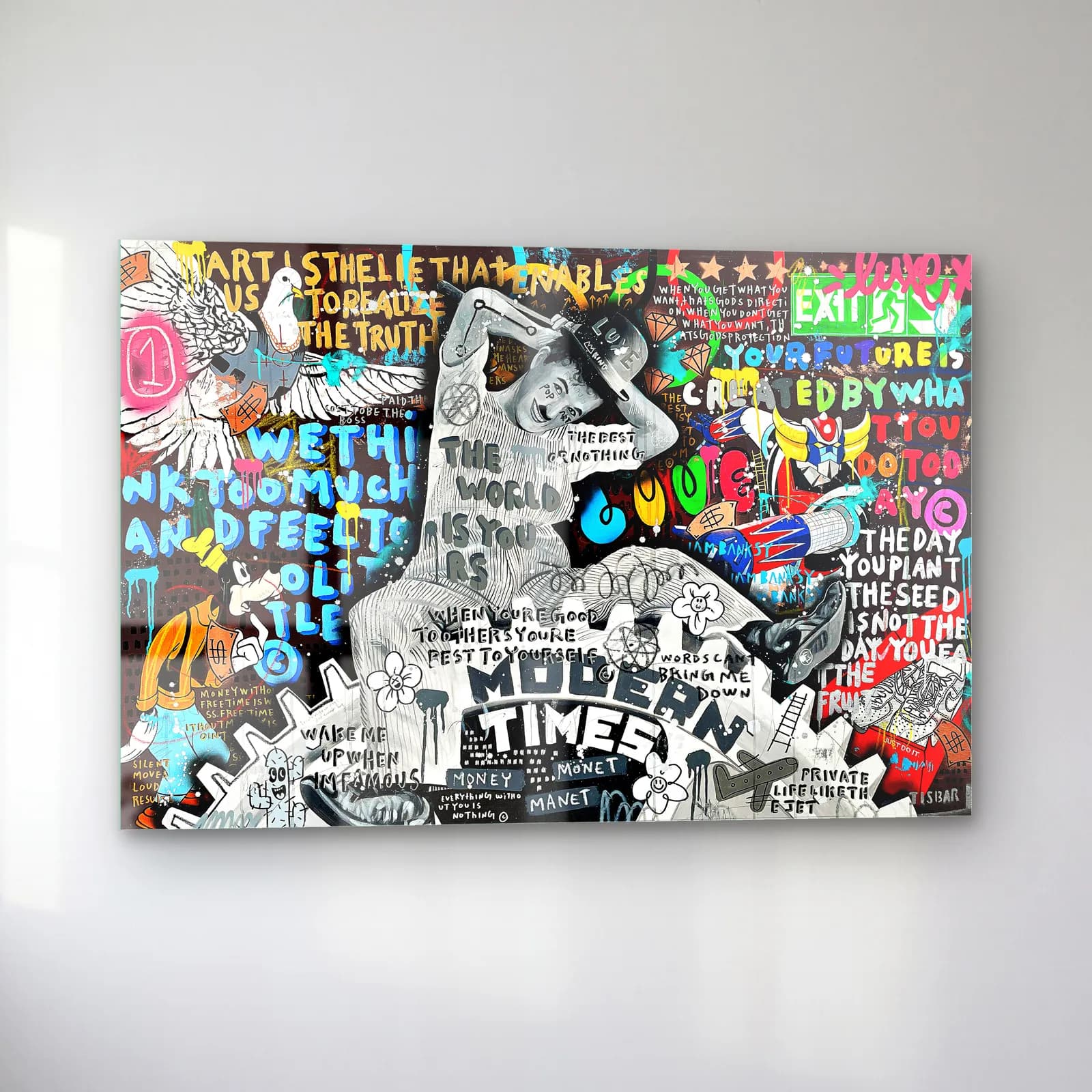 Modern Times Grafiti Yazı Kolajı cam tablo — sol açıdan görünüm