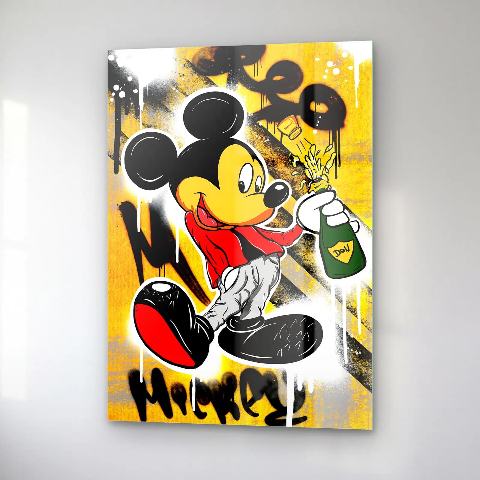 Mickey Mouse Sprey Boya Grafiti cam tablo — sağ açıdan görünüm