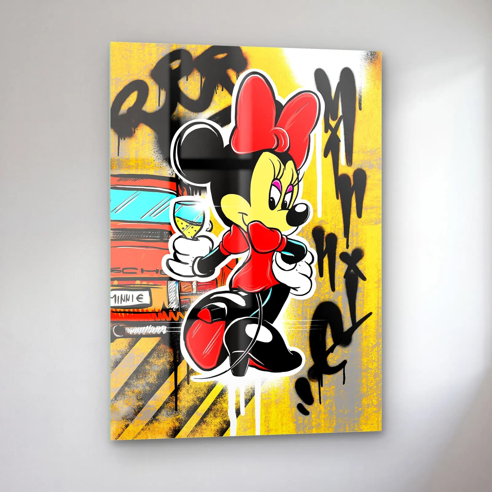 Minnie Mouse Grafiti cam tablo — sol açıdan görünüm