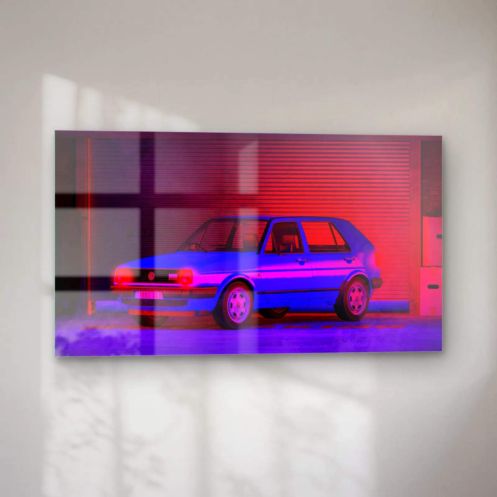 Neon Garajda Klasik Hatchback cam tablo — sol açıdan görünüm