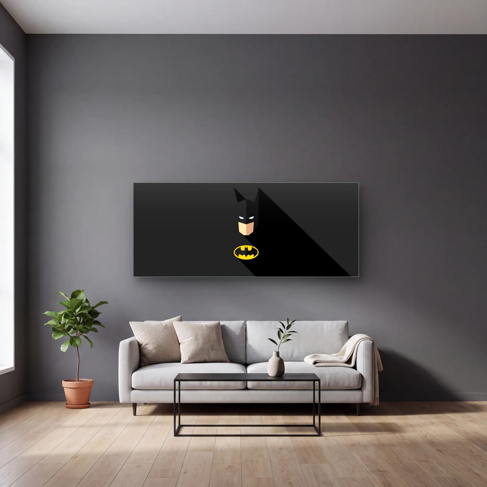 Minimal Batman Maskesi cam tablo — gri duvarlı salonda