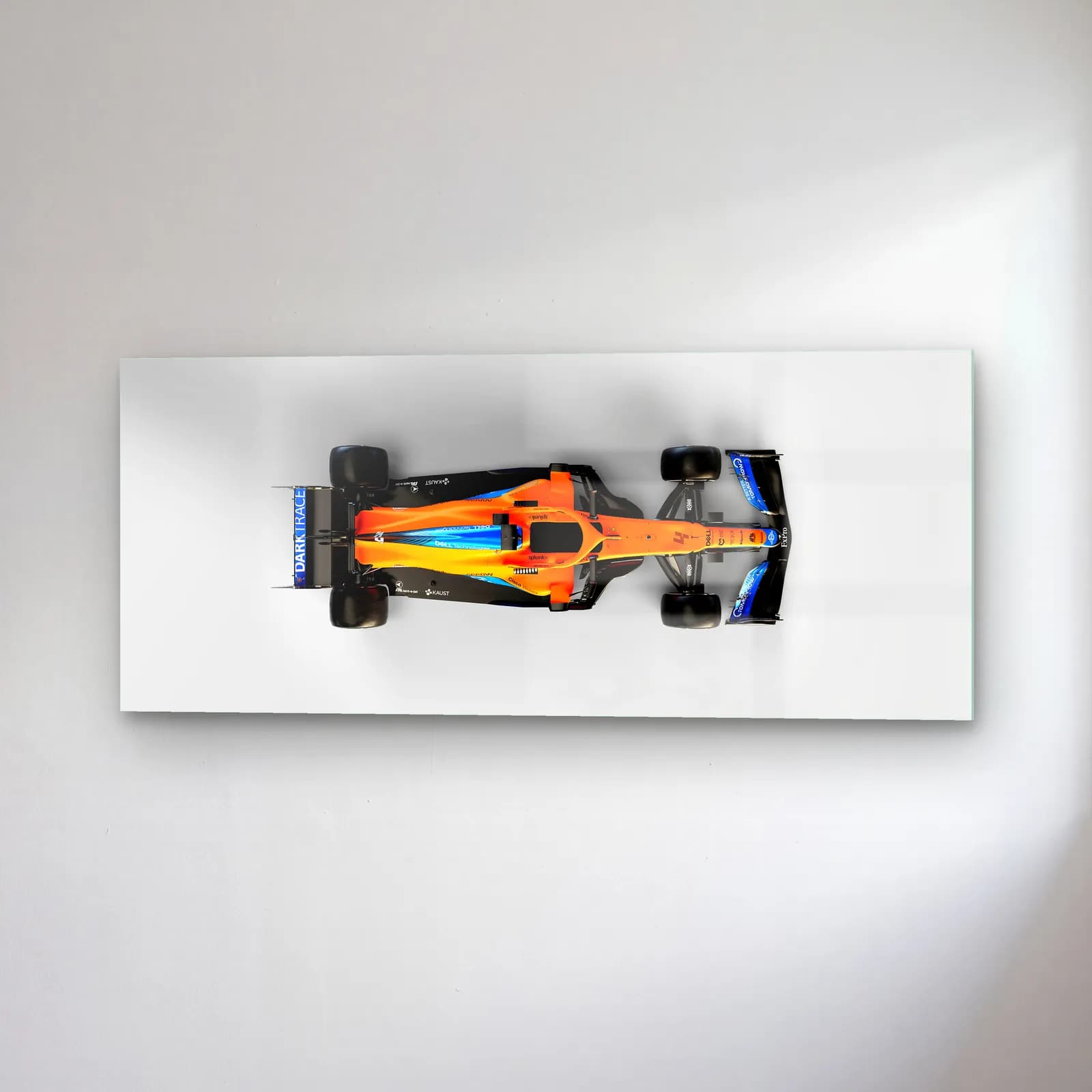 Kuşbakışı McLaren F1 Aracı cam tablo — sağ açıdan görünüm