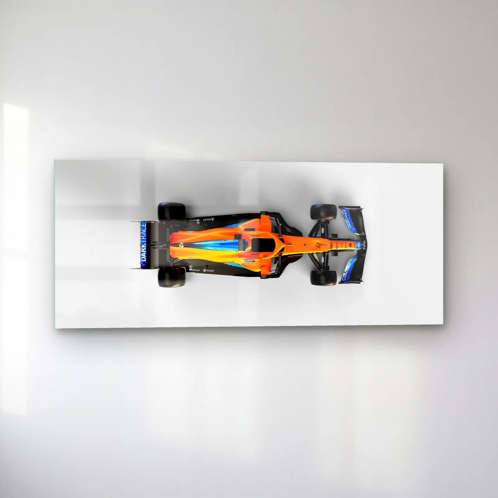 Kuşbakışı McLaren F1 Aracı cam tablo — sol açıdan görünüm