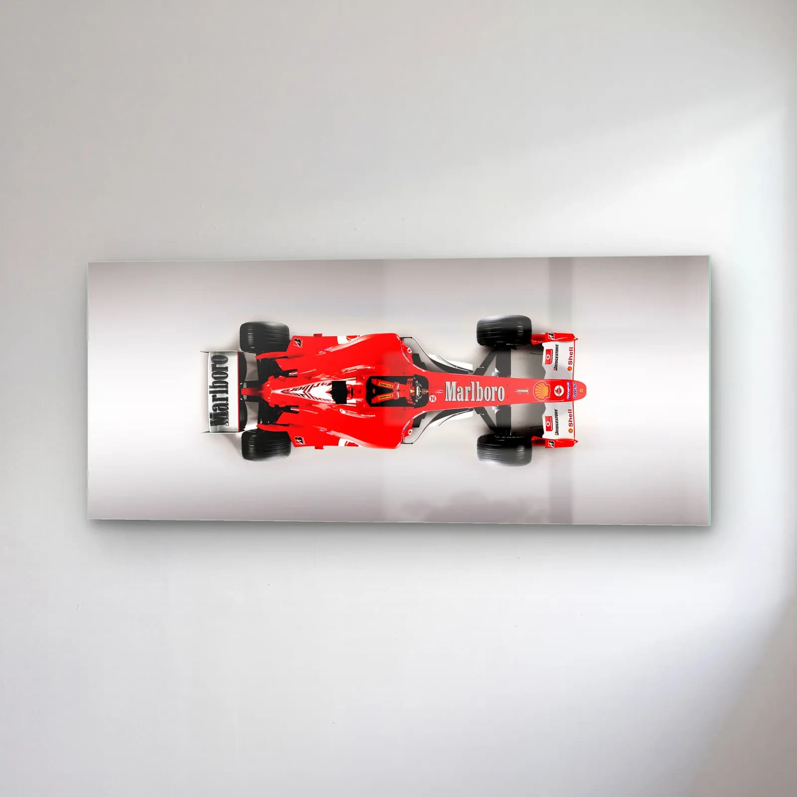 Retro Desenli Kırmızı Ferrari F1 cam tablo — sağ açıdan görünüm