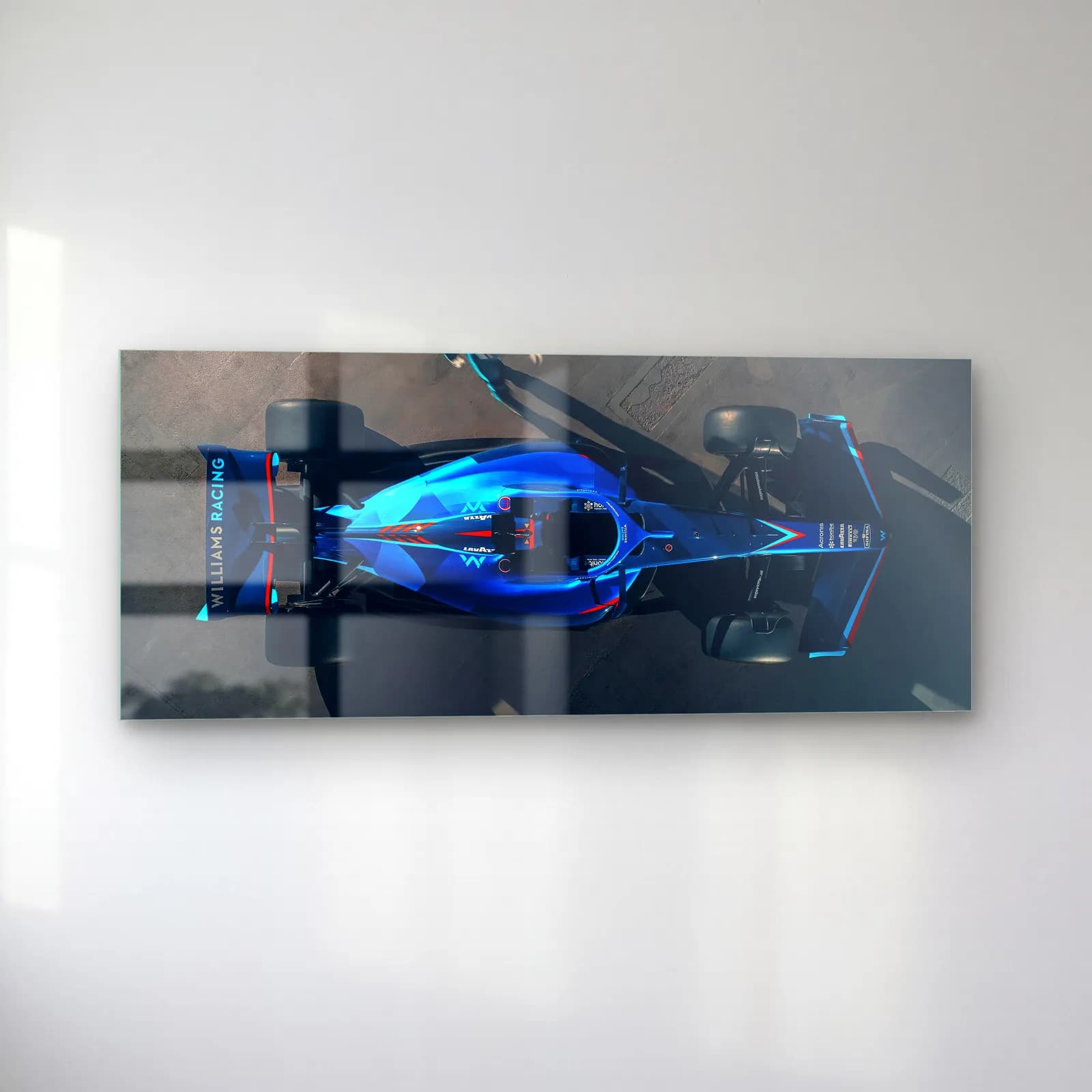 Kuşbakışı Williams F1 Aracı cam tablo — sol açıdan görünüm