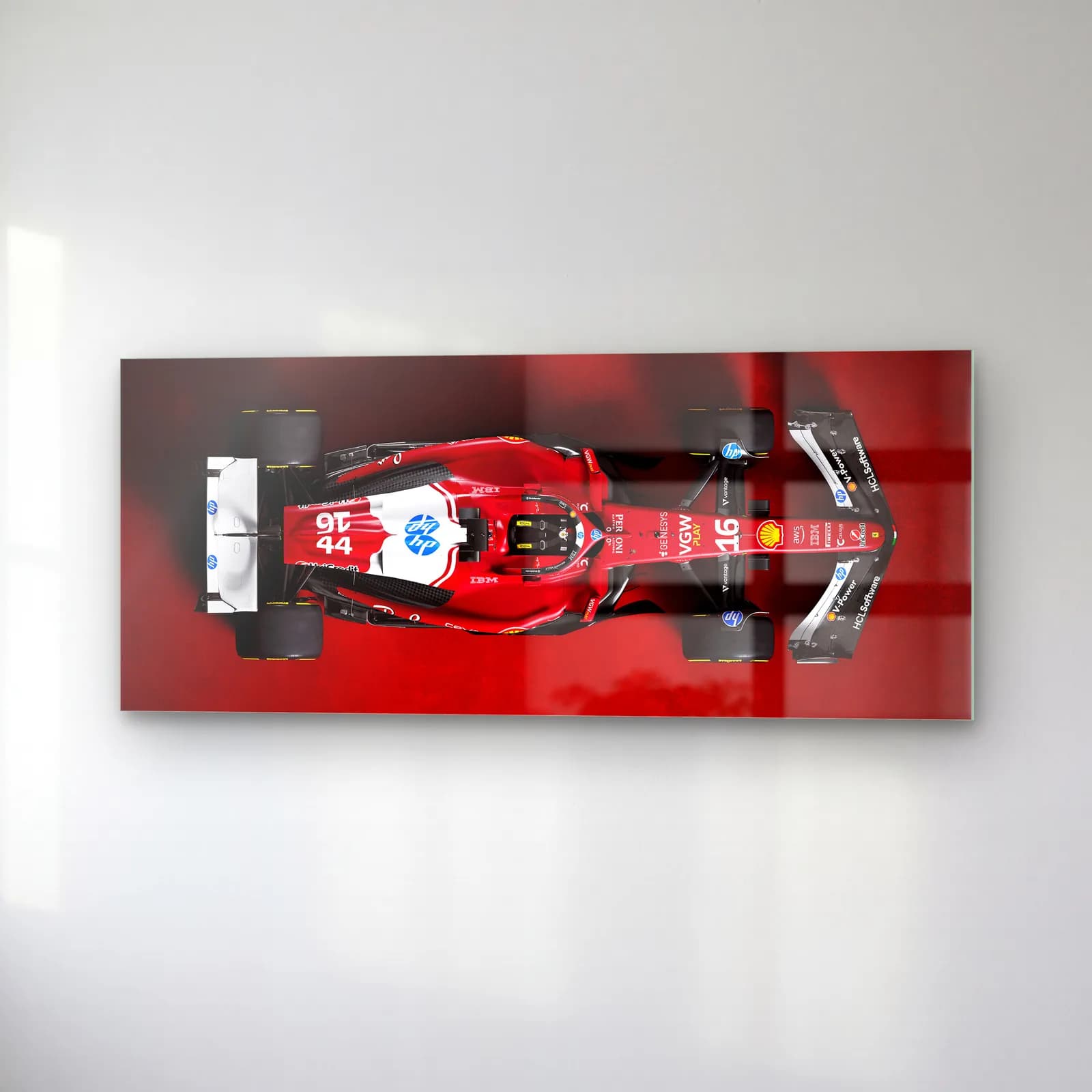 Kırmızı Zeminde Alfa Romeo F1 cam tablo — sağ açıdan görünüm