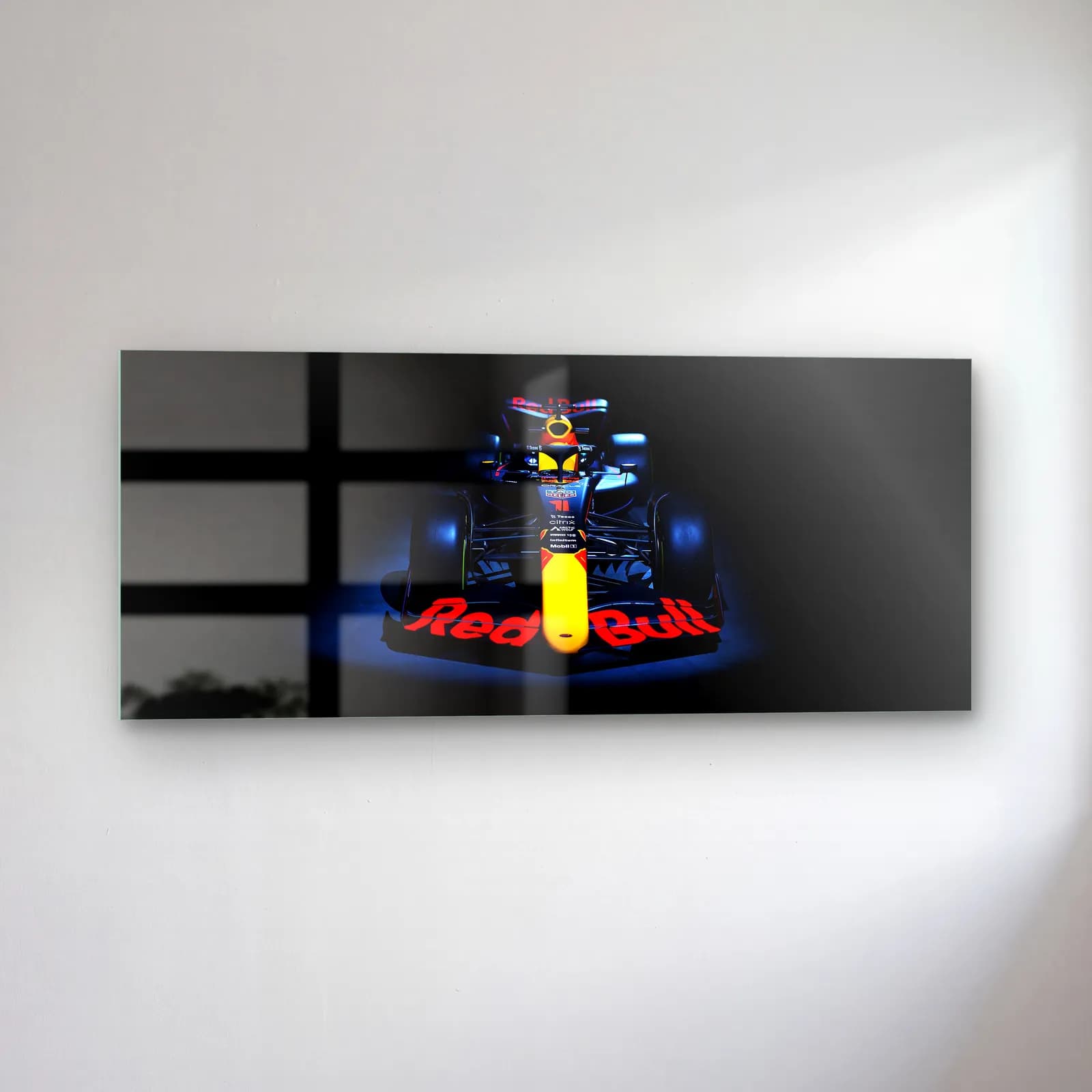 Önden Red Bull F1 Aracı cam tablo — sol açıdan görünüm
