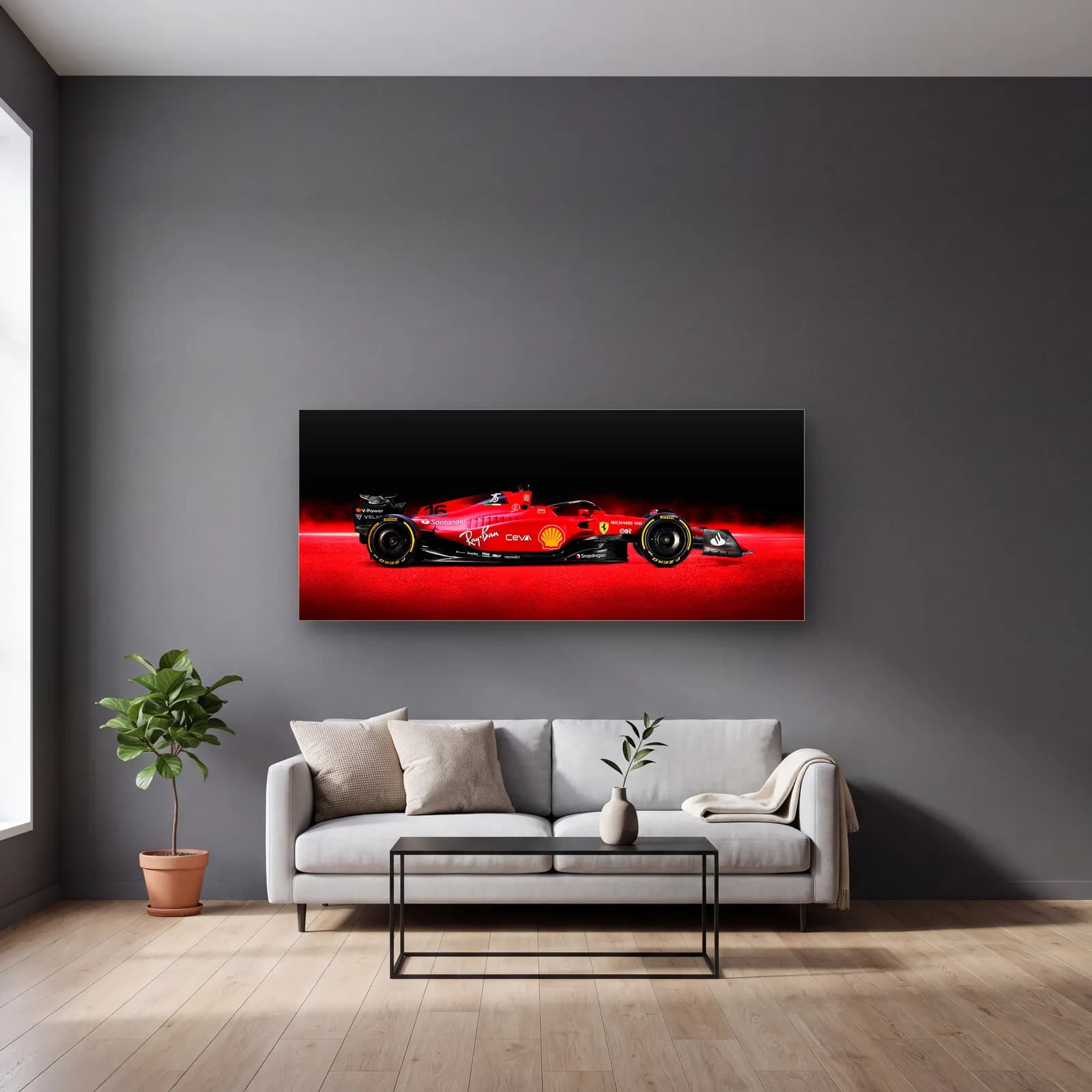 Hız Çizgili Ferrari F1 Profil cam tablo — gri duvarlı salonda