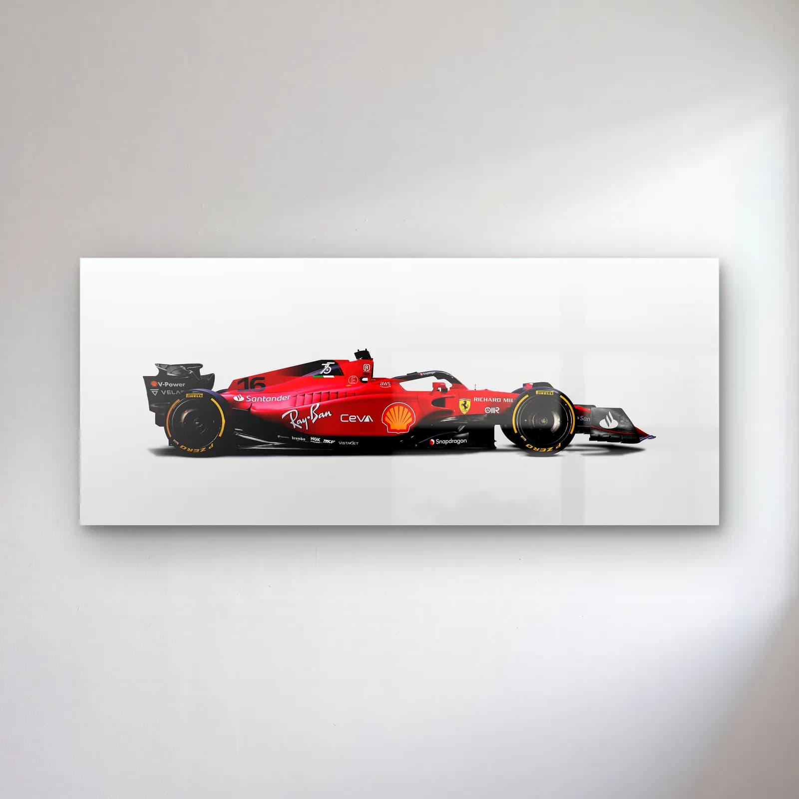 Beyaz Zeminde Ferrari F1 Profil cam tablo — Beyaz zeminde yandan görülen kırmızı Ferrari F1 aracı