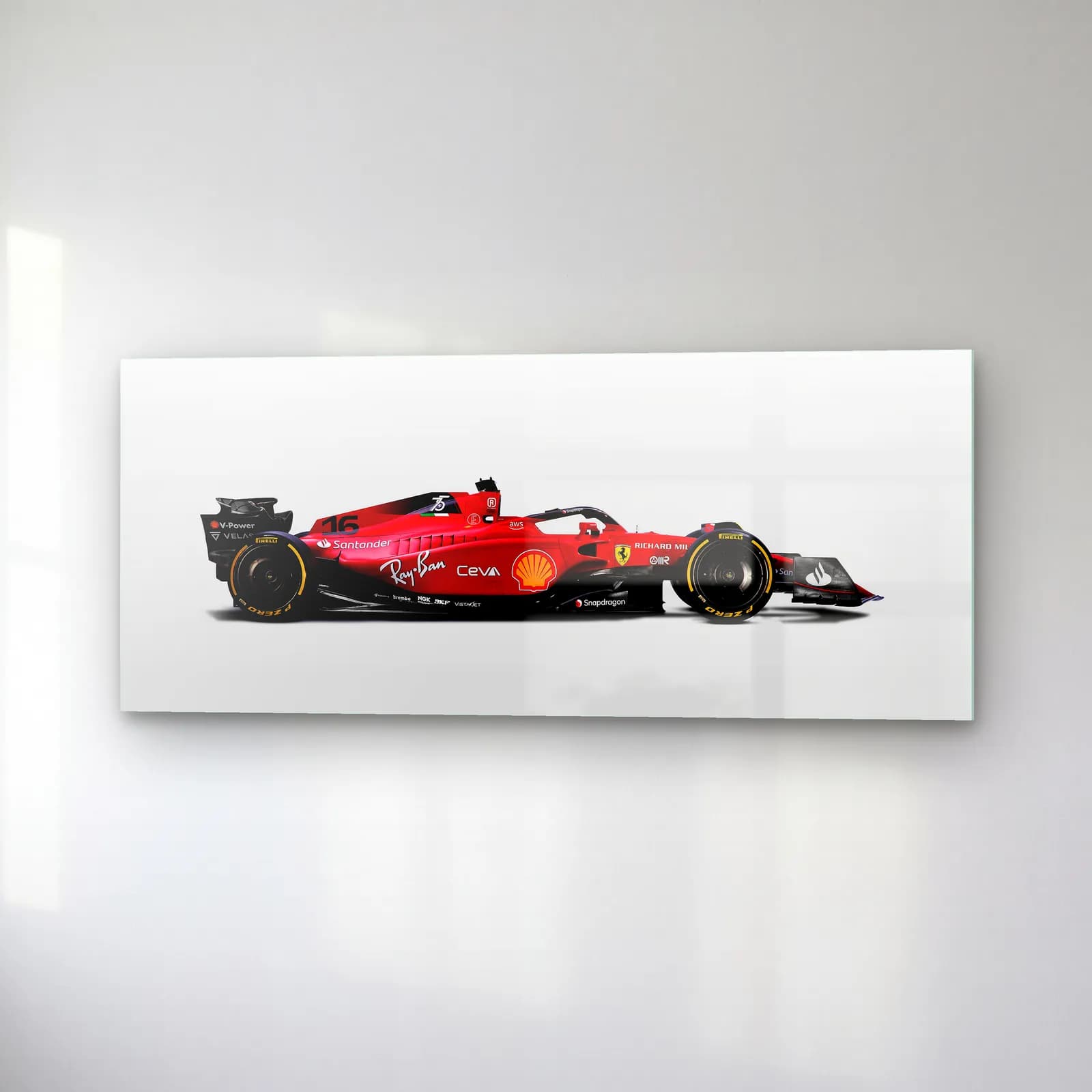 Beyaz Zeminde Ferrari F1 Profil cam tablo — sağ açıdan görünüm