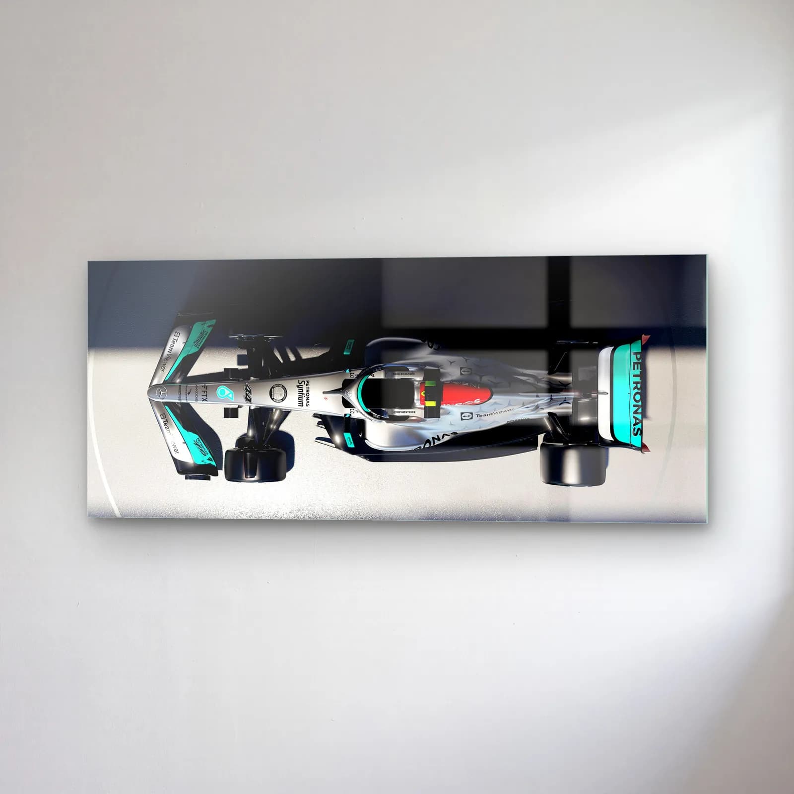 Kuşbakışı Mercedes F1 Aracı cam tablo — sağ açıdan görünüm