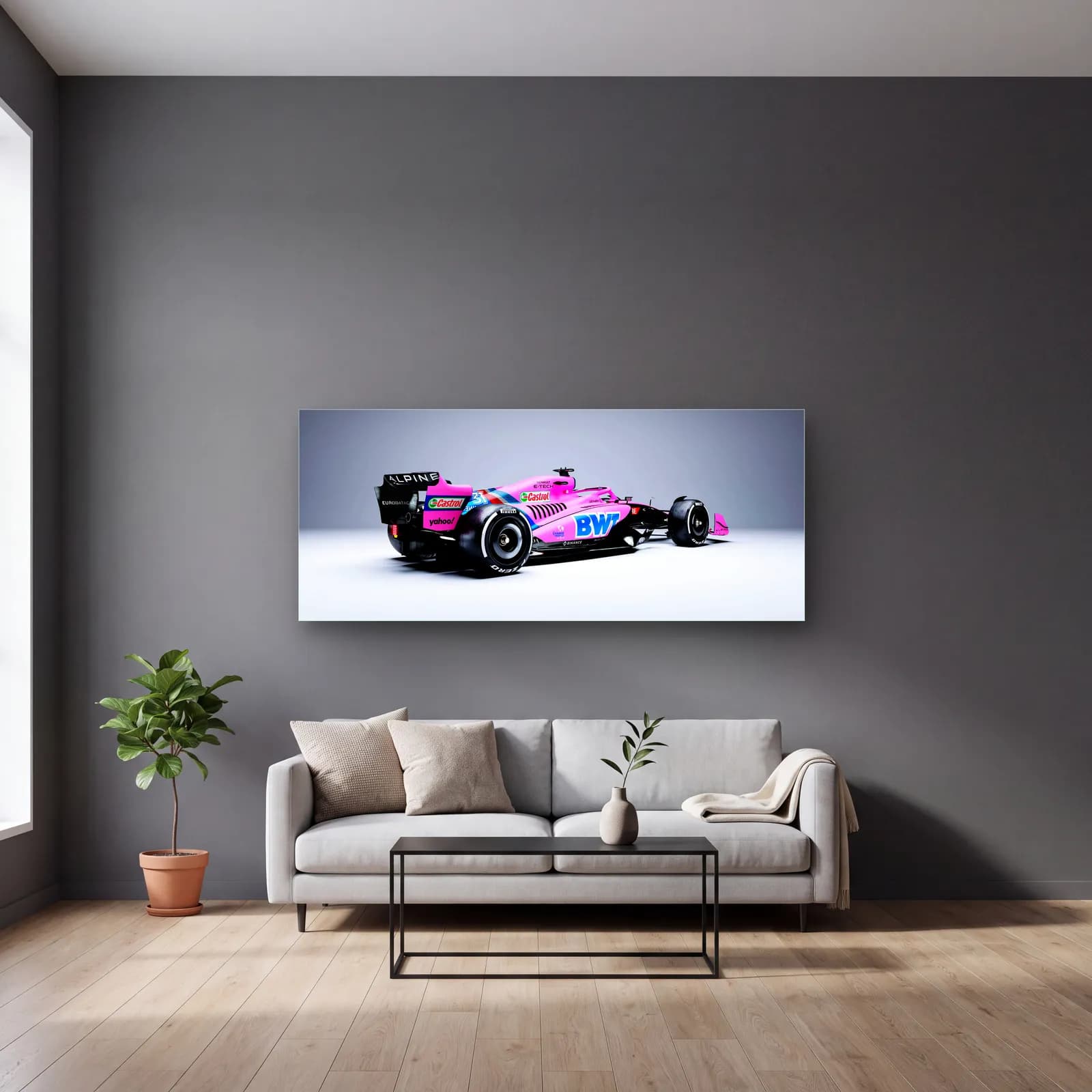 Stüdyoda Pembe Alpine F1 cam tablo — gri duvarlı salonda