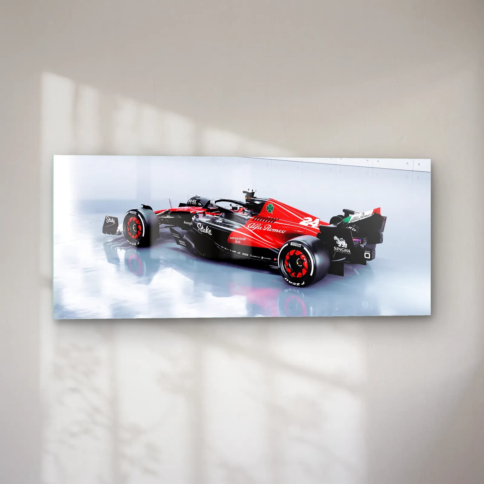 Parlak Stüdyoda Alfa Romeo F1 cam tablo — sol açıdan görünüm