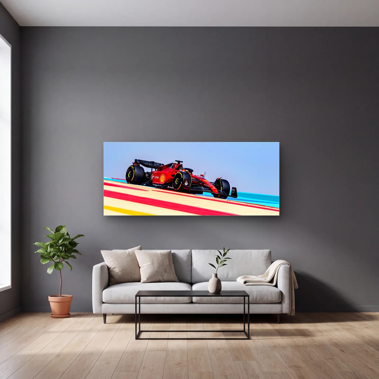 Renkli Pistte Ferrari F1 cam tablo — gri duvarlı salonda
