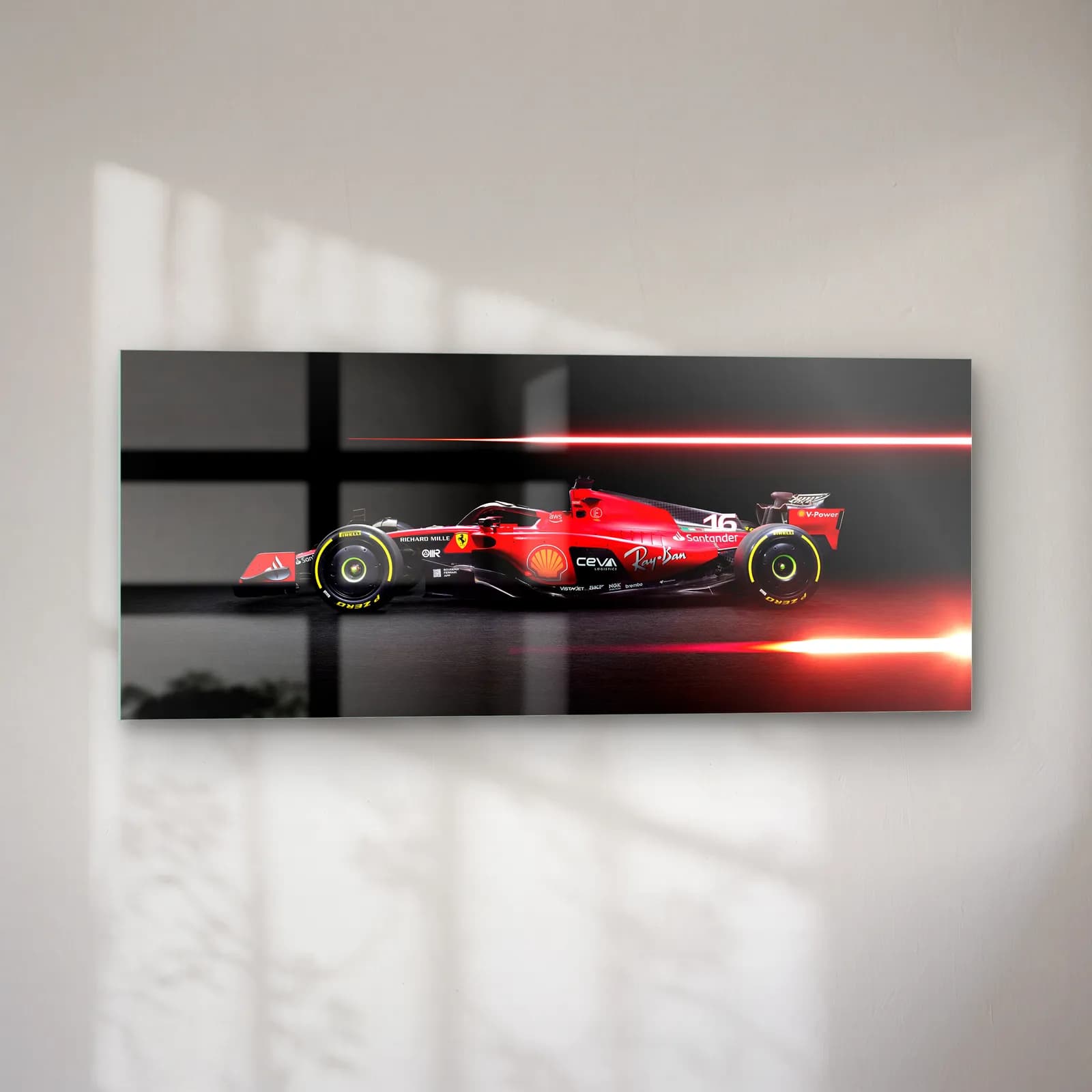 Kırmızı Işık Çizgili Ferrari F1 cam tablo — sol açıdan görünüm