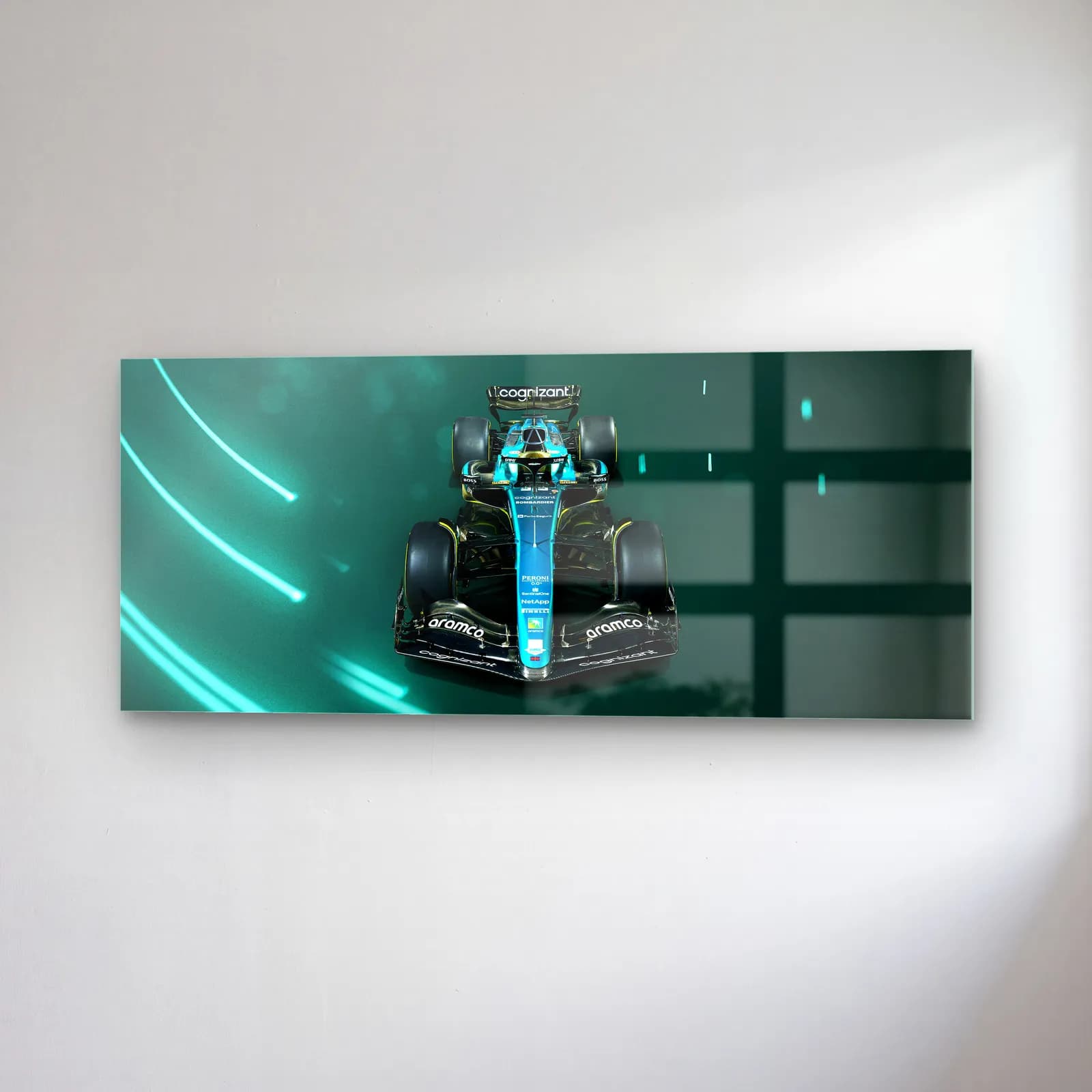 Önden Aston Martin F1 Neon cam tablo — sağ açıdan görünüm