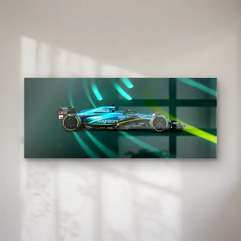 Aston Martin F1 Yan Profil cam tablo — Turkuaz neon ışıklar içinde yandan görülen yeşil Aston Martin F1 aracı