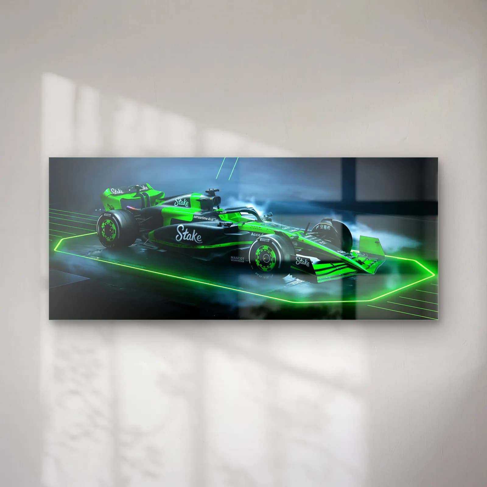 Sisli Zeminde Sauber F1 cam tablo — Mavi sis içinde neon yeşil çizgilerle çevrili yeşil siyah Sauber F1