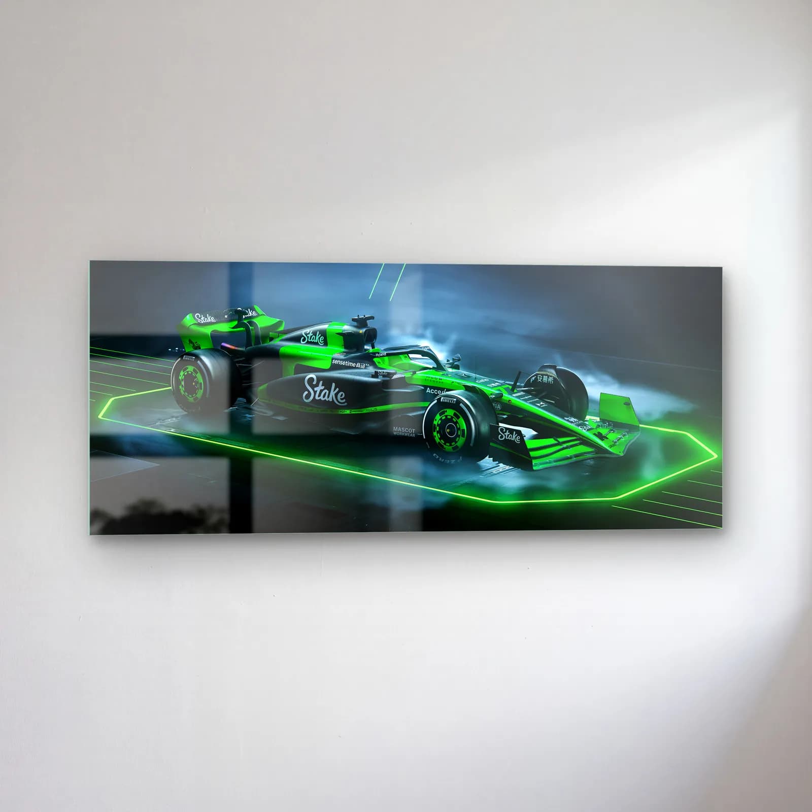 Sisli Zeminde Sauber F1 cam tablo — sol açıdan görünüm