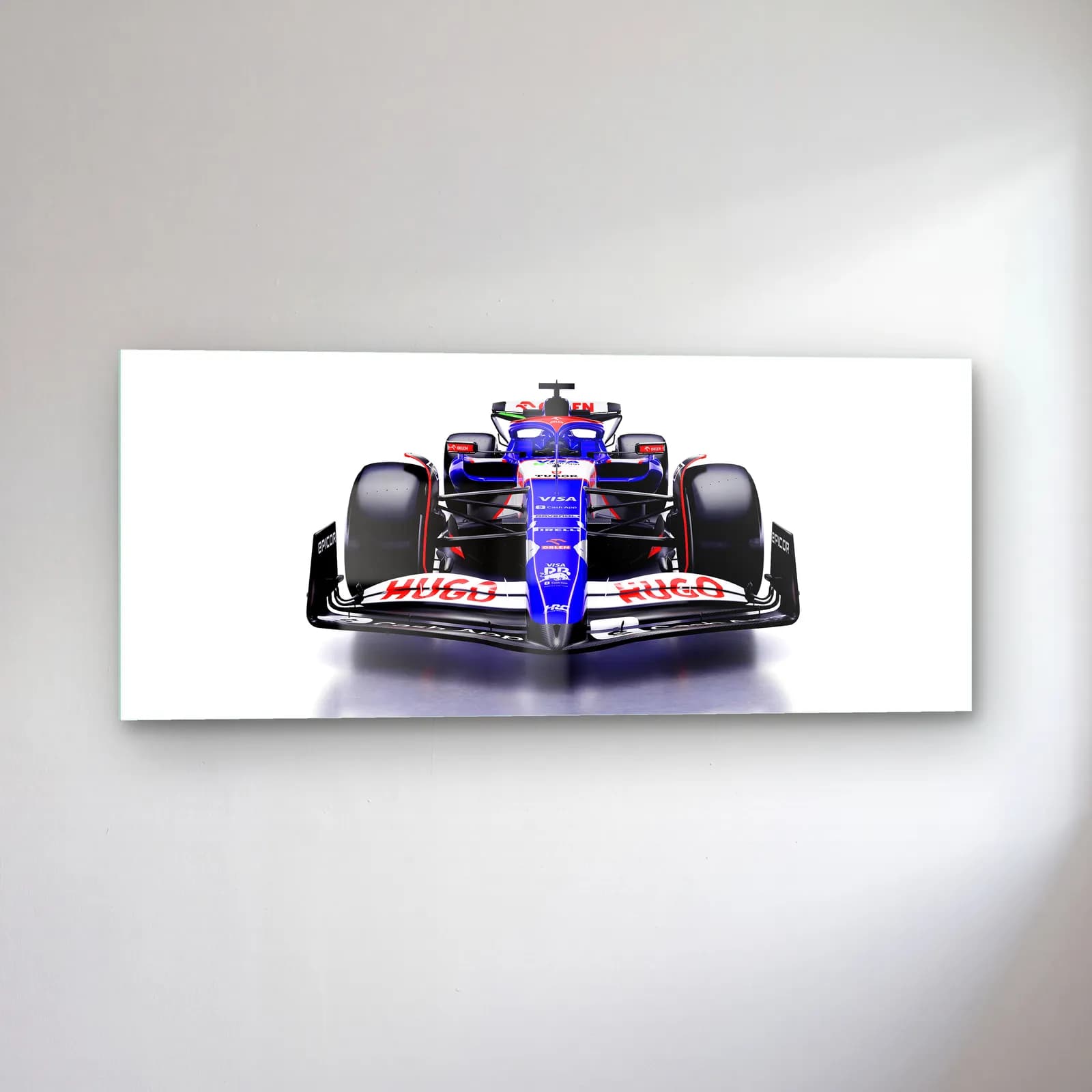 Önden RB F1 Aracı cam tablo — sol açıdan görünüm