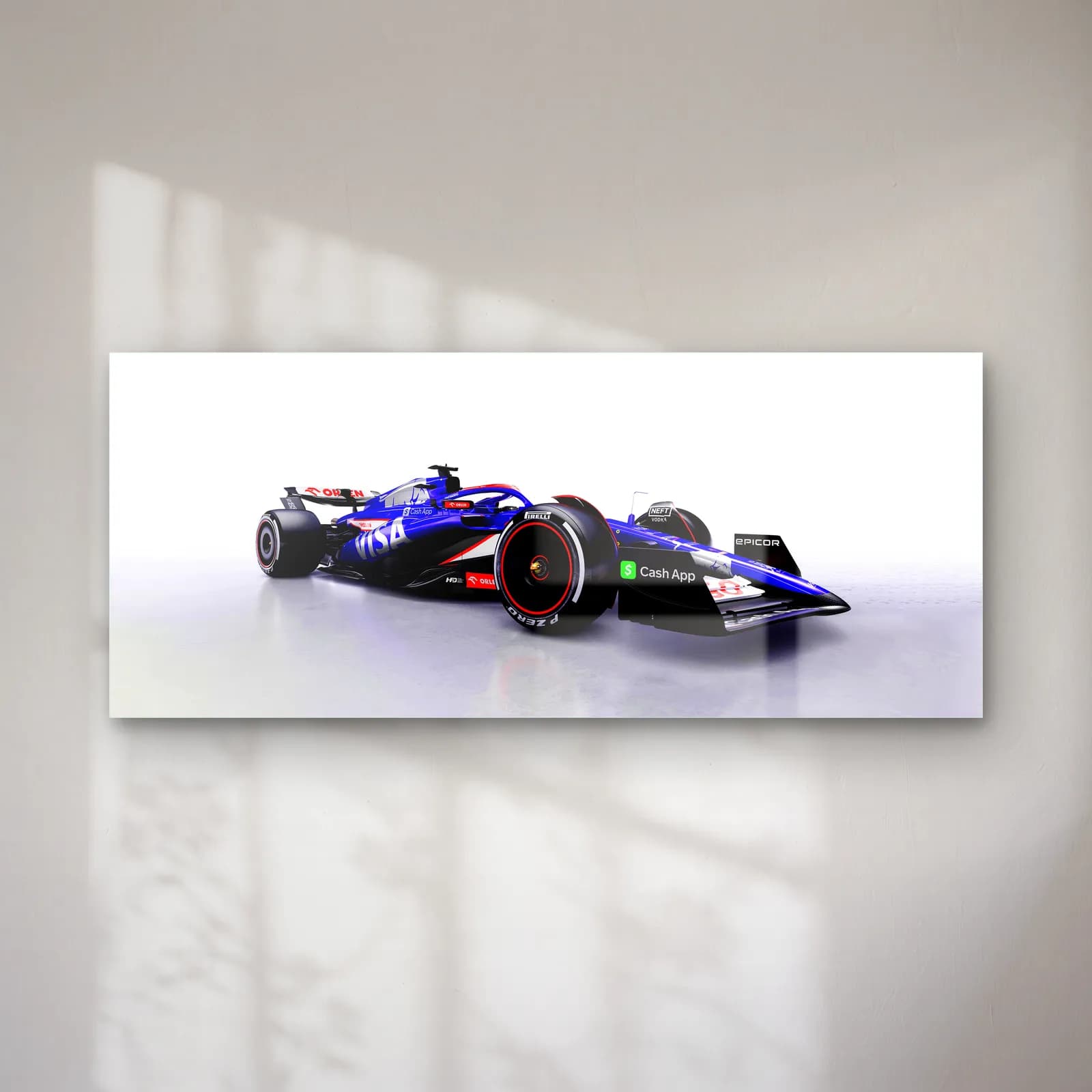 RB F1 Açılı Stüdyo Sağ cam tablo — Beyaz stüdyoda sağa dönük açılı mavi RB F1 aracı