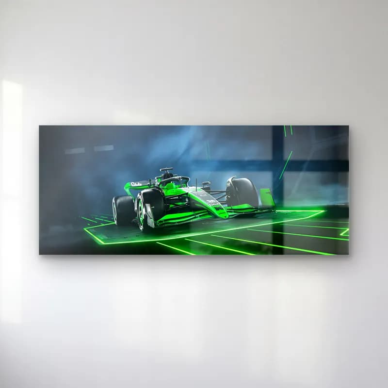 Neon Kafeste Sauber F1 cam tablo — Mavi sis içinde yeşil neon çizgilerle çevrili Sauber F1 aracı