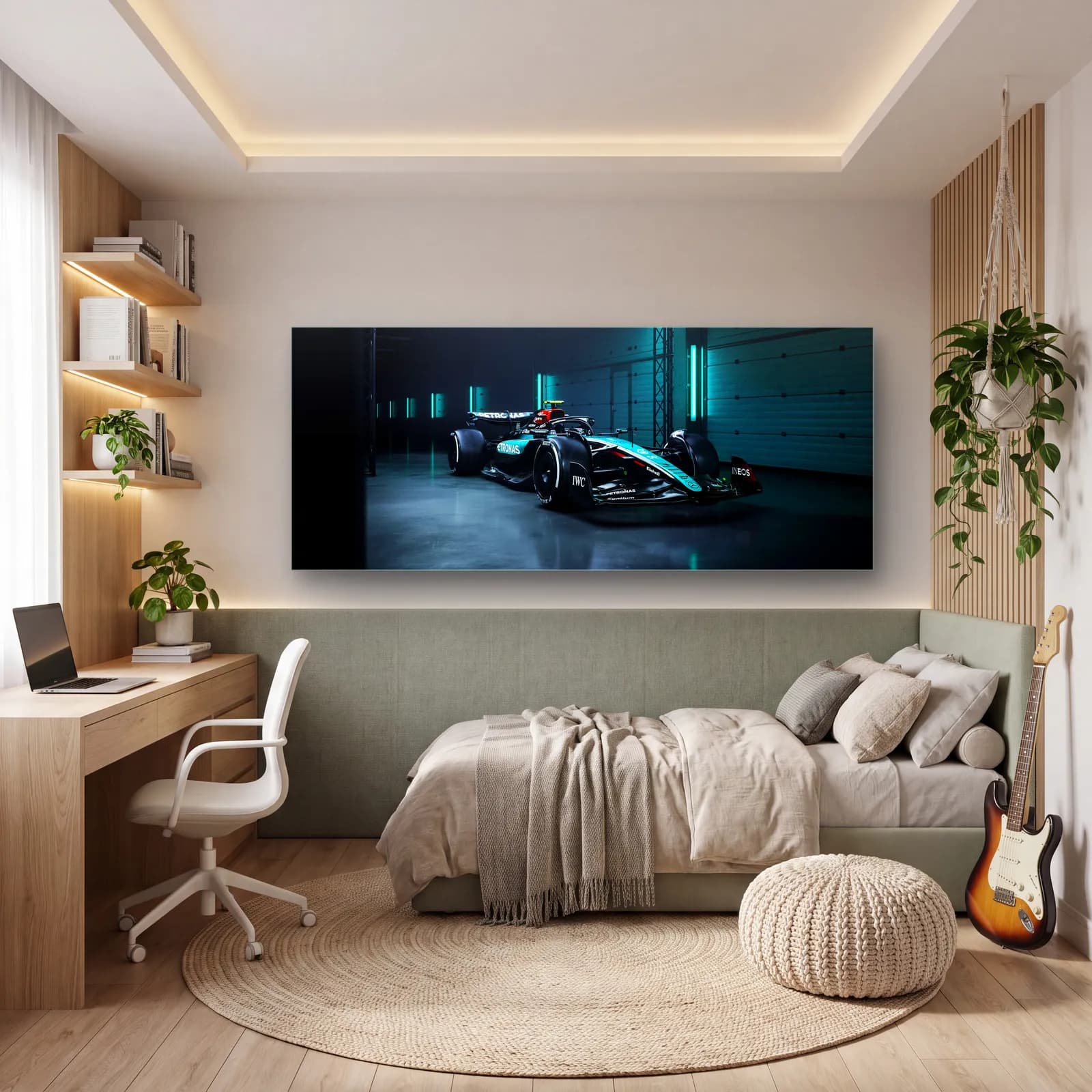 Garajda Mercedes F1 Açılı cam tablo — genç odasında