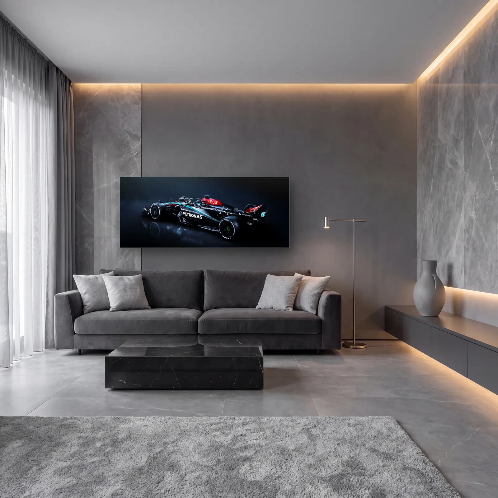 Karanlıkta Mercedes F1 Sol Açı cam tablo — lüks salon duvarında