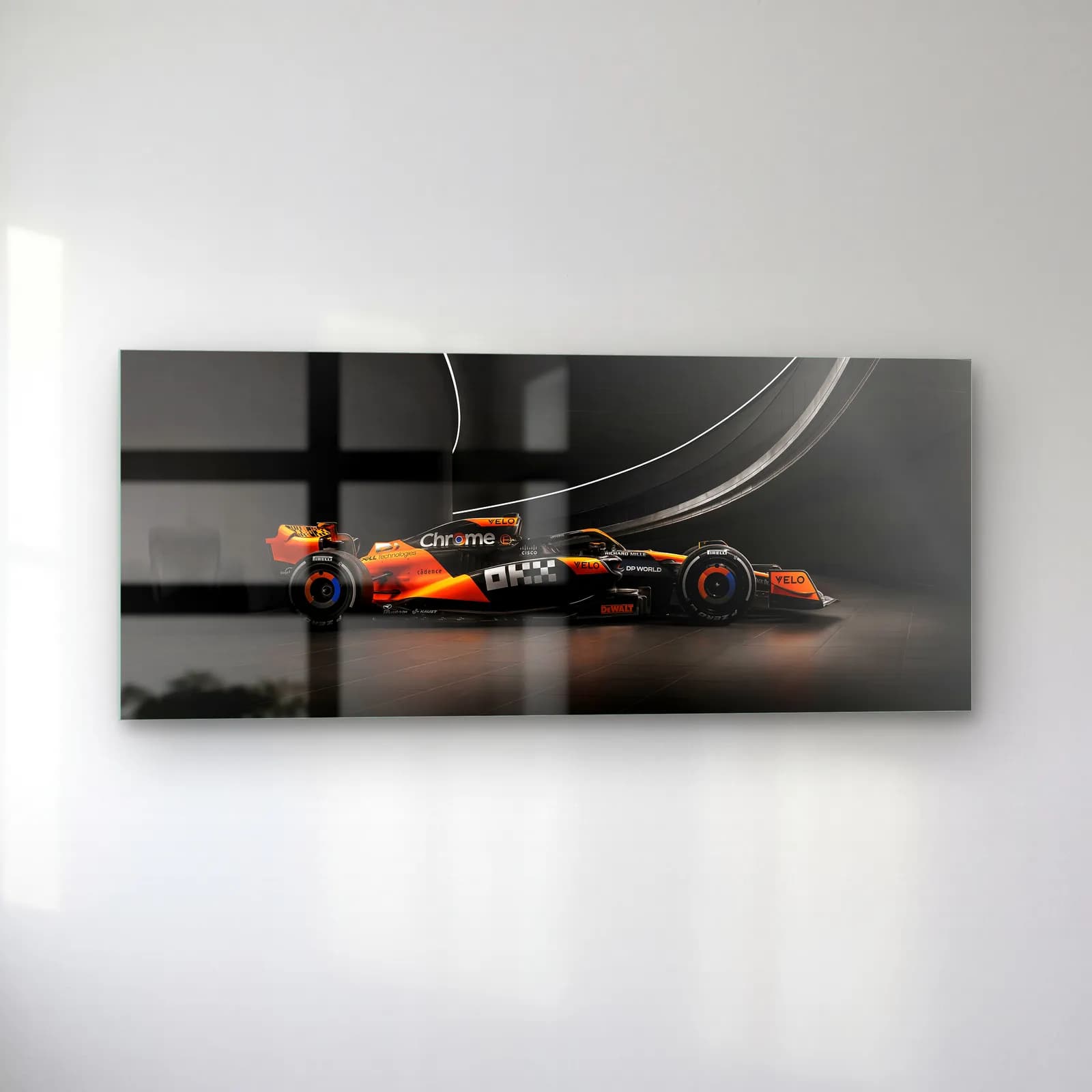 McLaren F1 Yan Profil Karanlık cam tablo — sol açıdan görünüm