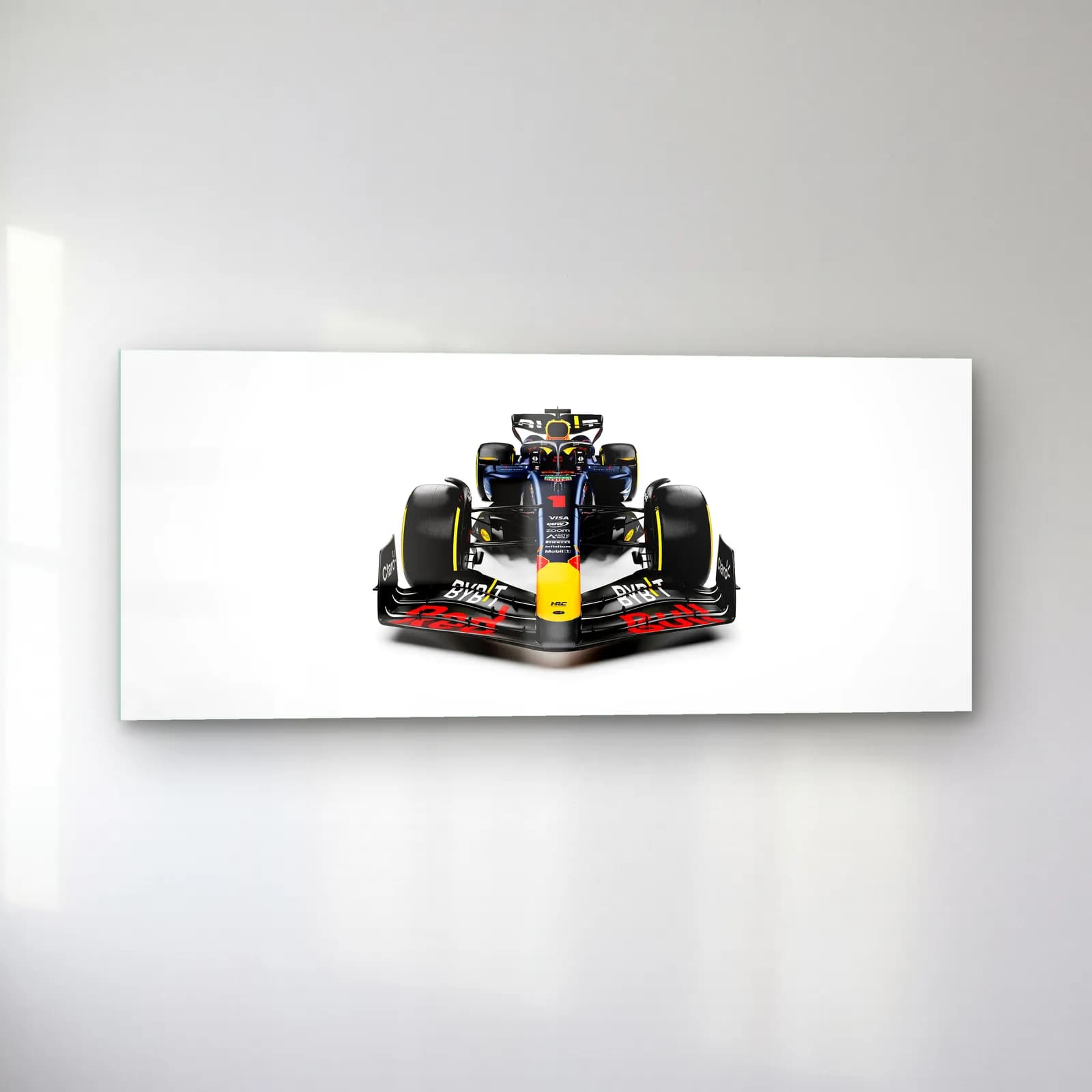 Beyaz Zeminde Önden Red Bull F1 cam tablo — sol açıdan görünüm