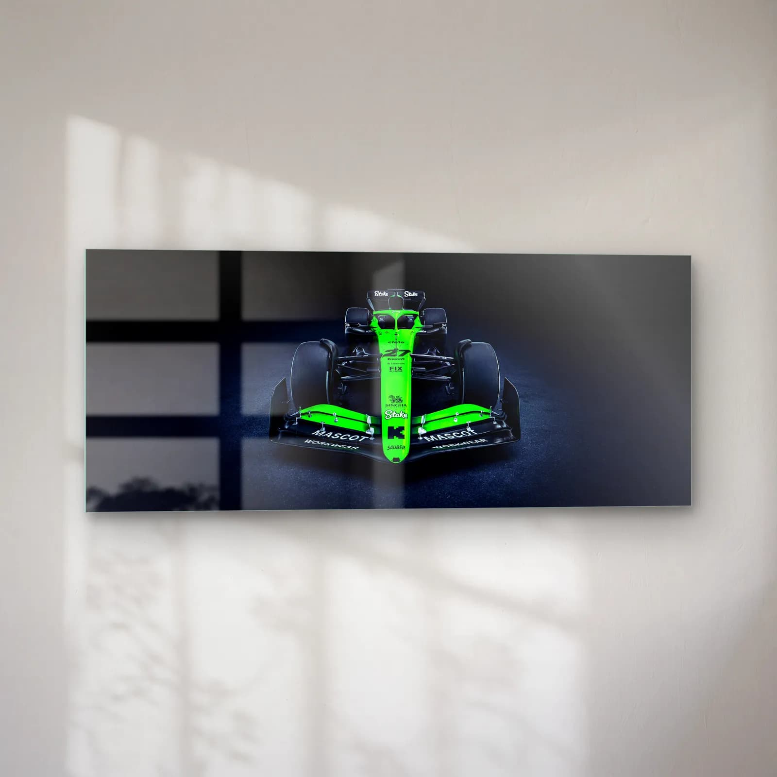 Stake Sauber F1 Önden cam tablo — sol açıdan görünüm
