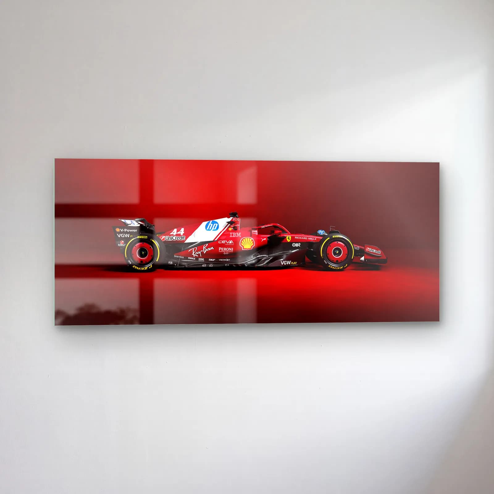 Ferrari 44 Numara Yan Profil cam tablo — sol açıdan görünüm