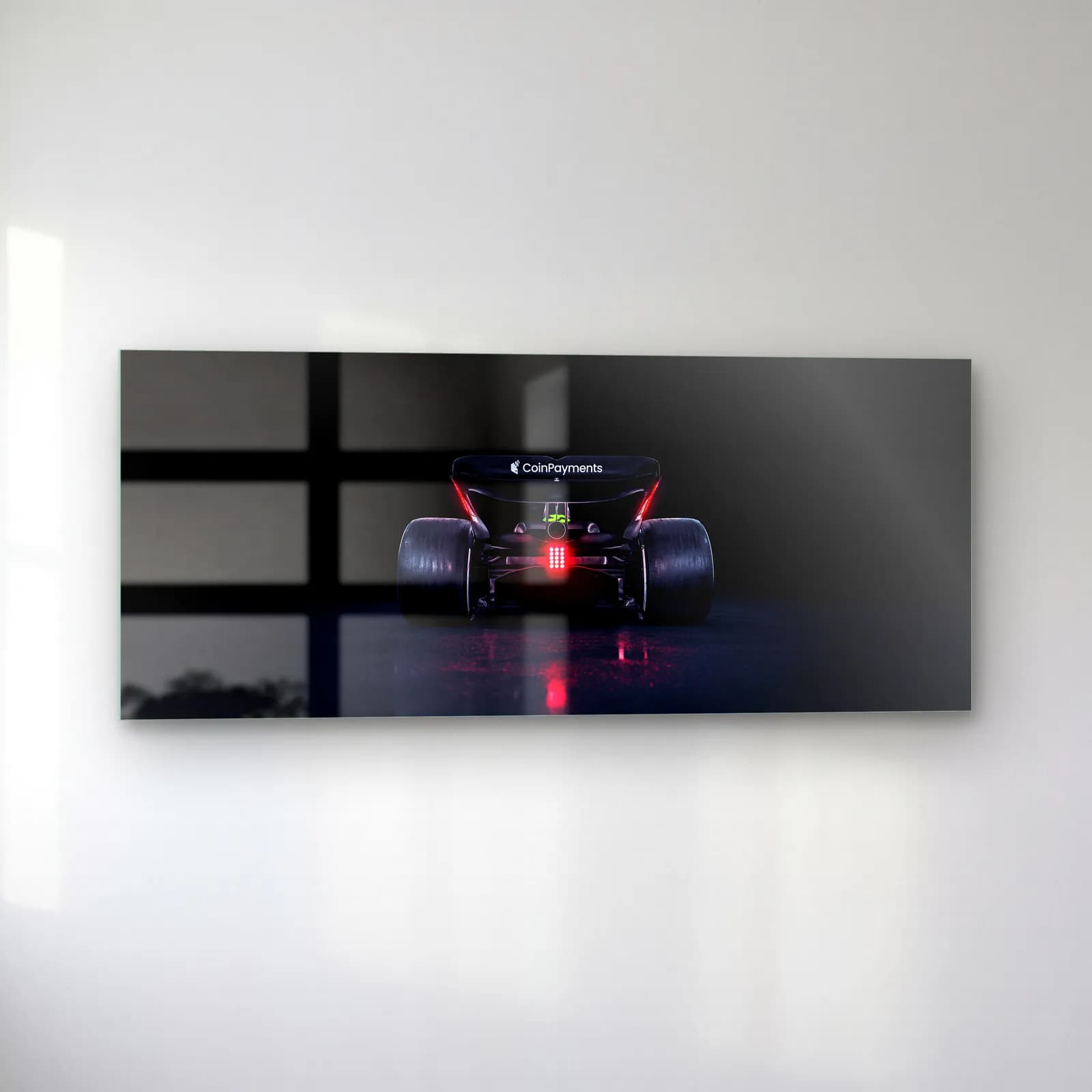 Sauber F1 Arka Stop Lambası cam tablo — sol açıdan görünüm