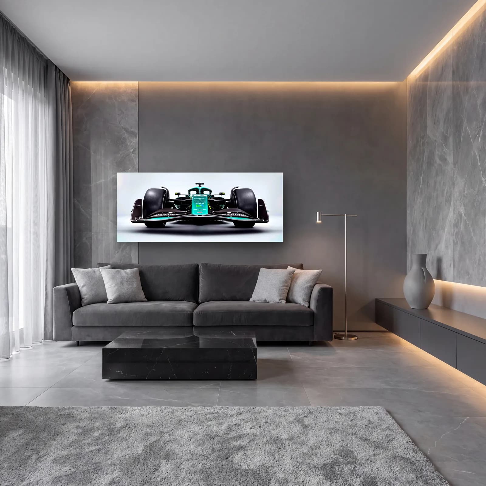 Aston Martin F1 Ön Görünüm cam tablo — lüks salon duvarında