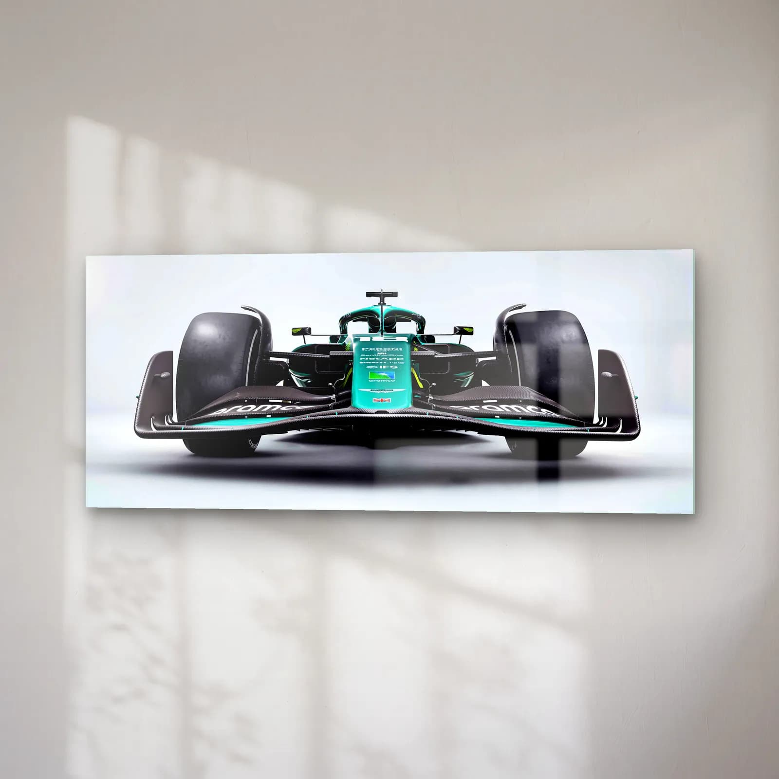 Aston Martin F1 Ön Görünüm cam tablo — sağ açıdan görünüm