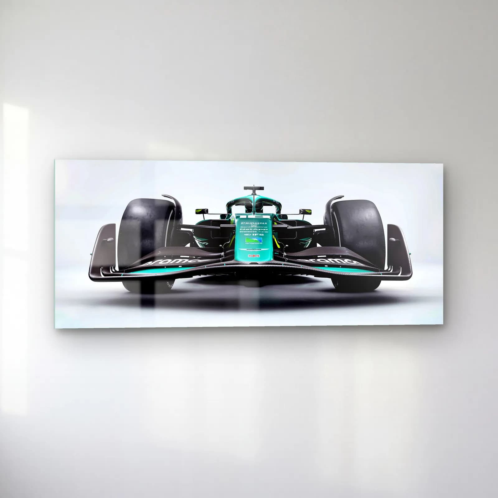 Aston Martin F1 Ön Görünüm cam tablo — sol açıdan görünüm
