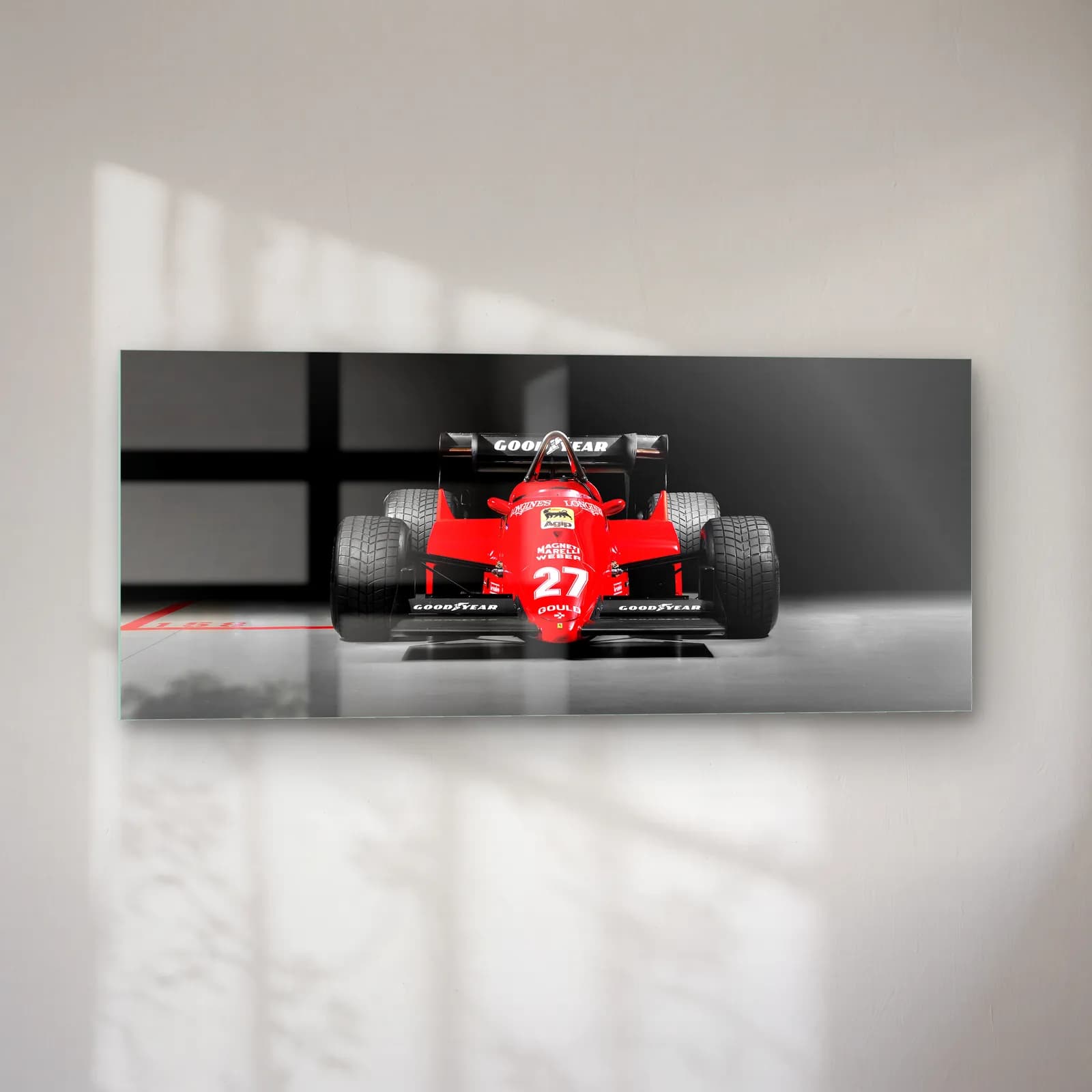 Klasik Ferrari 27 Numara F1 cam tablo — sol açıdan görünüm